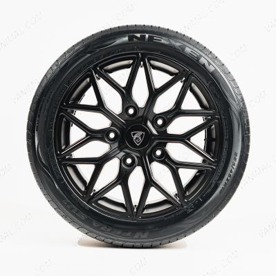 Front face view of the 18" Predator Viper Matte Black Alloy Wheel