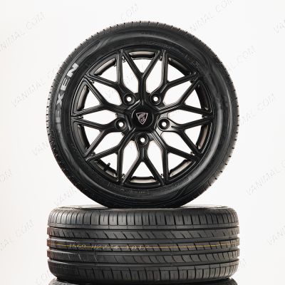 Close-up front face view of the 18" Predator Viper Alloy Wheel