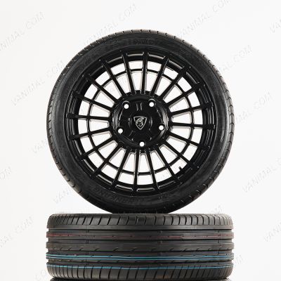 Close-up view of the Front face view of the 20" Predator Iconic Alloy Wheel