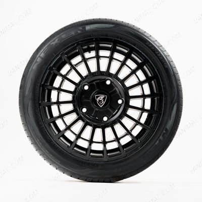 Front face view of the 18" Predator Iconic Black Alloy Wheel