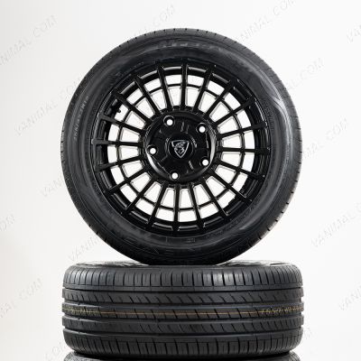 18" Predator Iconic Alloy Wheel front face view