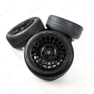 Front face view of the 18" Predator Iconic Alloy Wheels