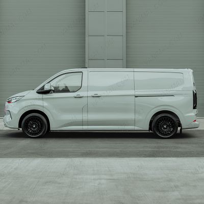Side angle view of the Transit Custom 2023- 18" Predator Iconic Black Alloy Wheel