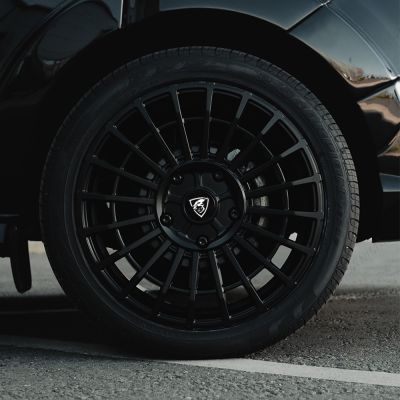 18-inch Predator Iconic Matte Black Alloy Wheel