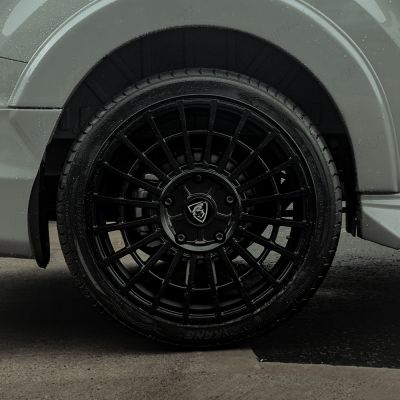 18-inch Predator Iconic Alloy Wheel fitted to the Ford Transit Custom model