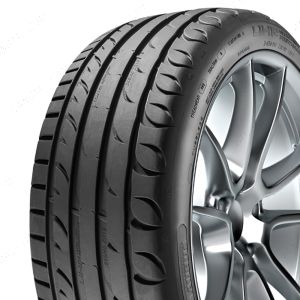 Close-up view of 255 45 R18 Taurus UHP 103Y XL Tyre (van rated)