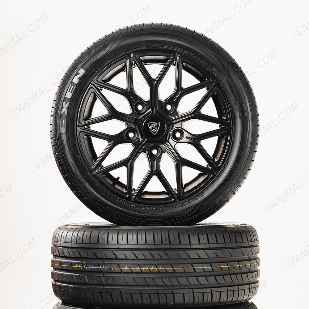 Close-up front face view of the 18" Predator Viper Alloy Wheel