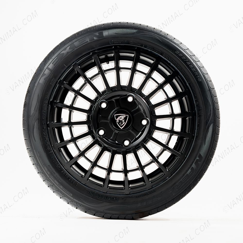 Front face view of the 18" Predator Iconic Black Alloy Wheel