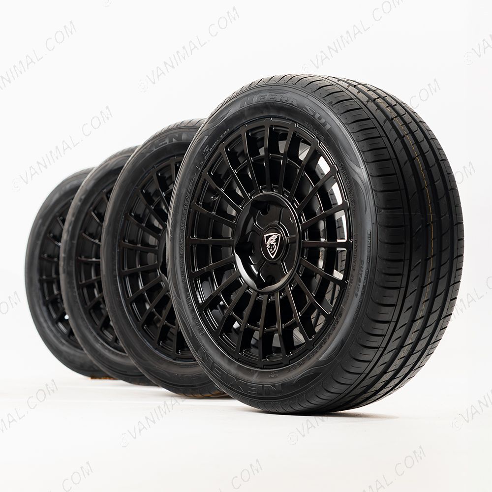 Front face side angle view of the 18" Predator Iconic Alloy Wheels