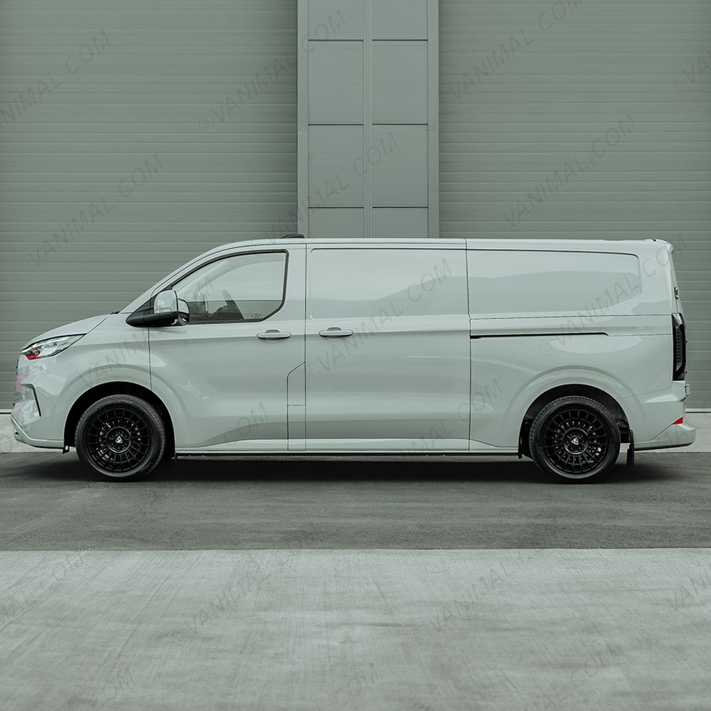 Side angle view of the Transit Custom 2023- 18" Predator Iconic Black Alloy Wheel